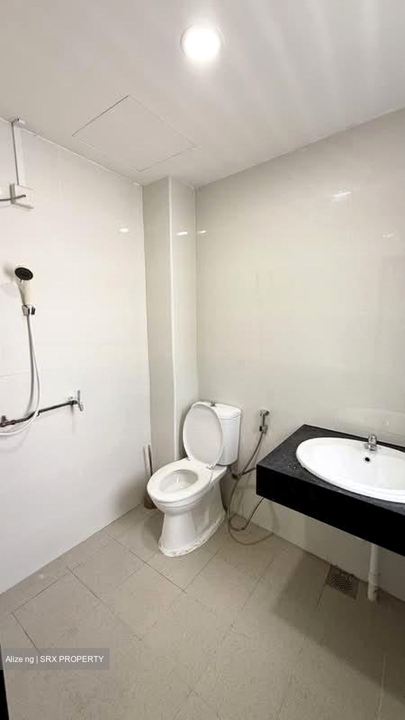 Changi Road (D14), Shop House #595142391
